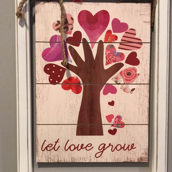 Brand new “ Let Love Grow” wall Decor - Picture 2 of 3